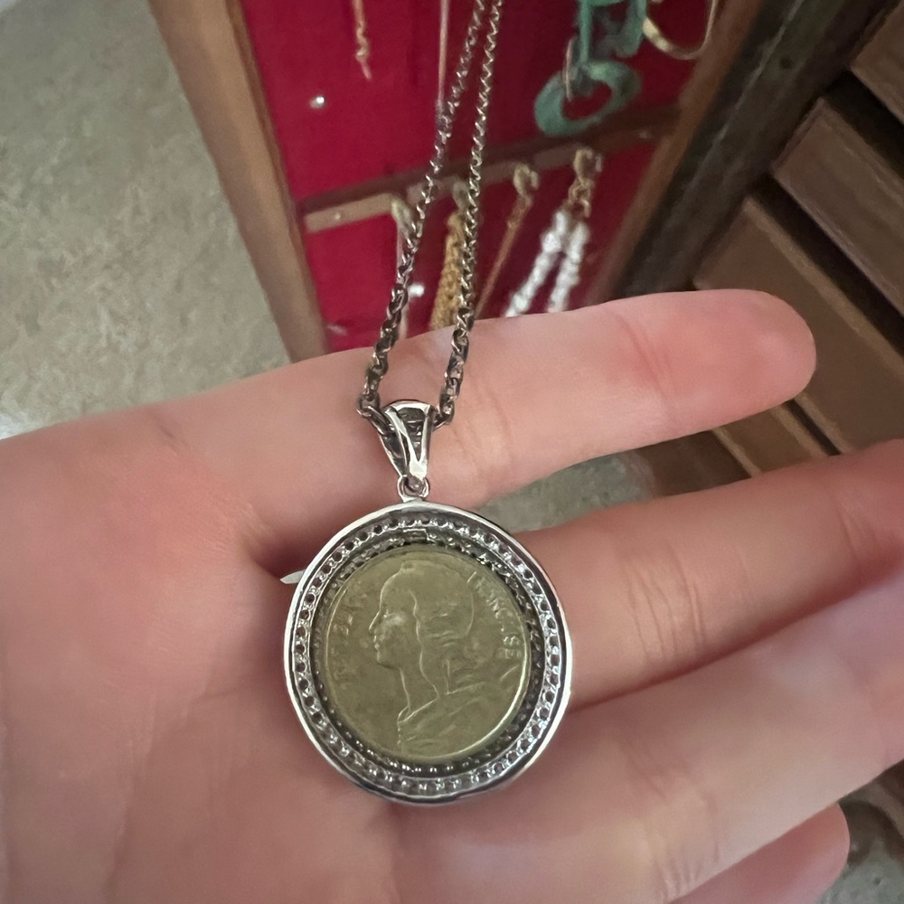 Authentic Chanel pendant necklace - Picture 2 of 3